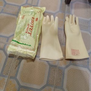 Natural Latex Seamless Electricians Gloves (11 KVA)