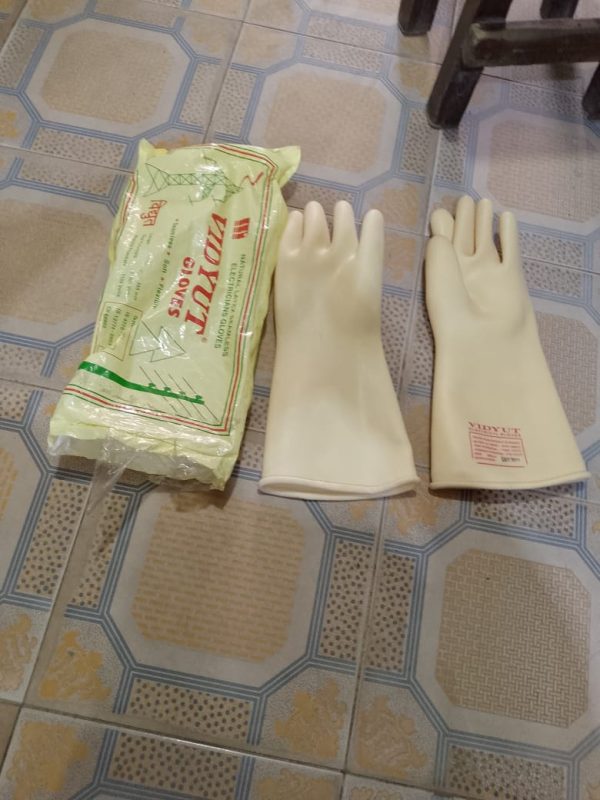 Natural Latex Seamless Electricians Gloves (11 KVA)